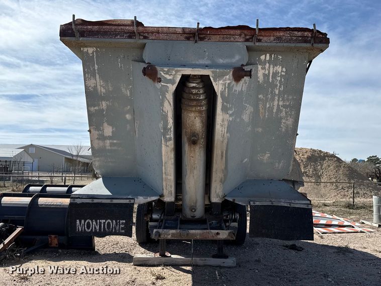 image for item DZ5275 1992 Montone end dump trailer