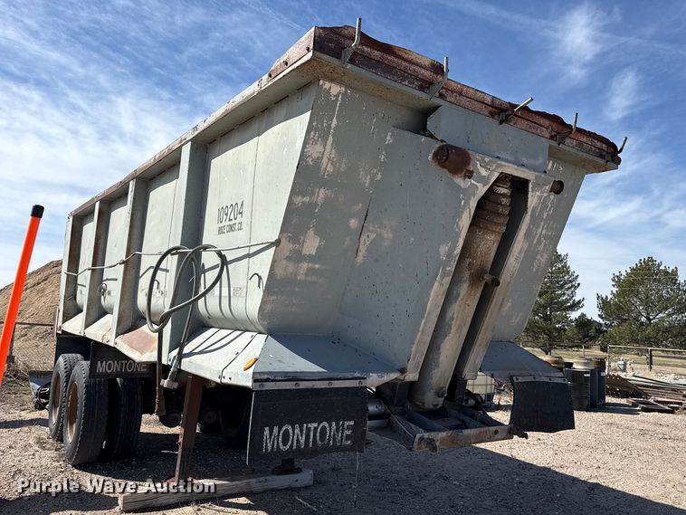 image for item DZ5275 1992 Montone end dump trailer