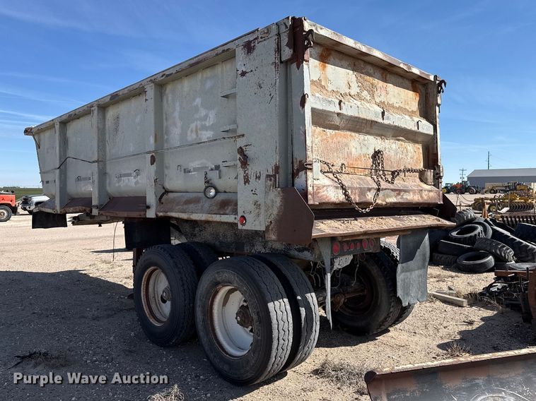 image for item DZ5275 1992 Montone end dump trailer