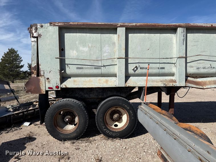 image for item DZ5275 1992 Montone end dump trailer