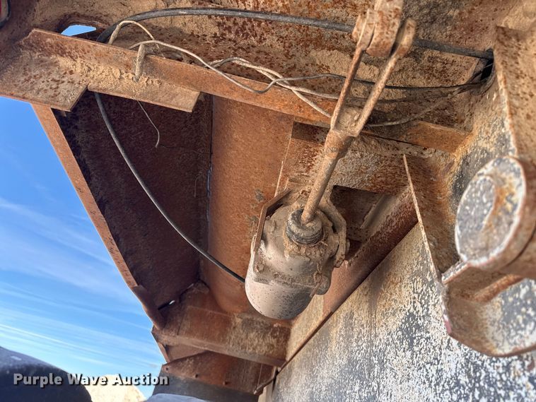 image for item DZ5275 1992 Montone end dump trailer