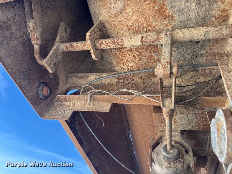 image for item DZ5275 1992 Montone end dump trailer