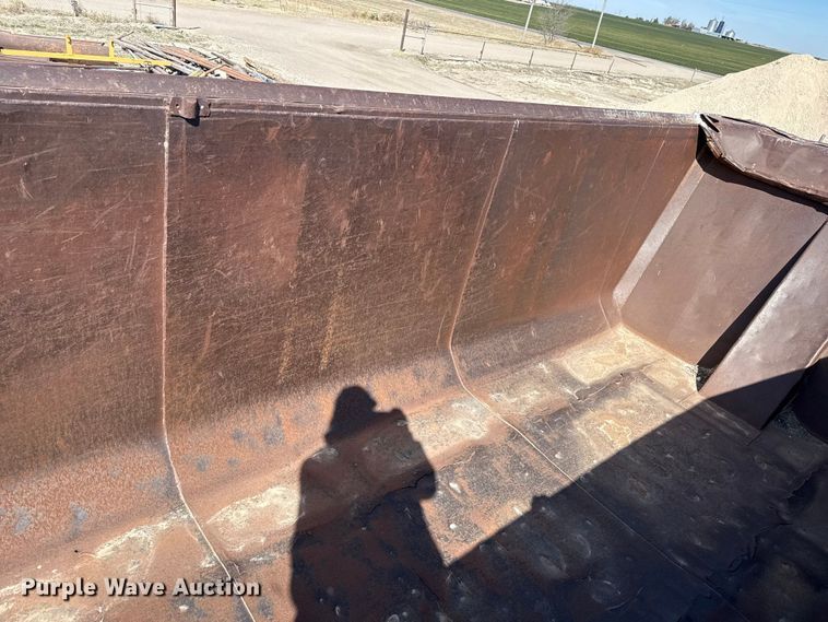 image for item DZ5275 1992 Montone end dump trailer