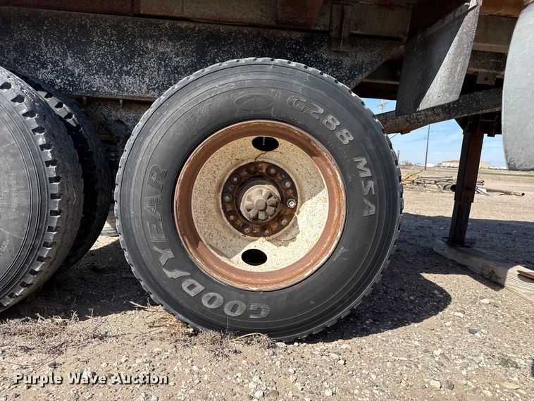 image for item DZ5275 1992 Montone end dump trailer