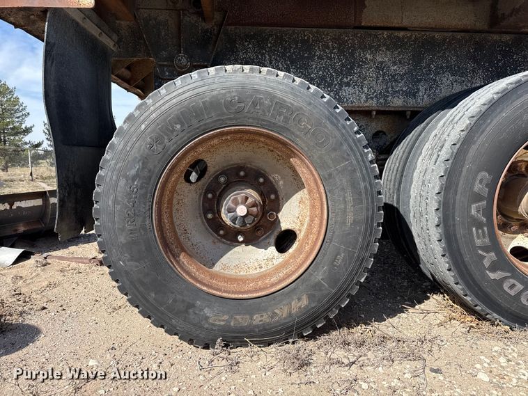 image for item DZ5275 1992 Montone end dump trailer