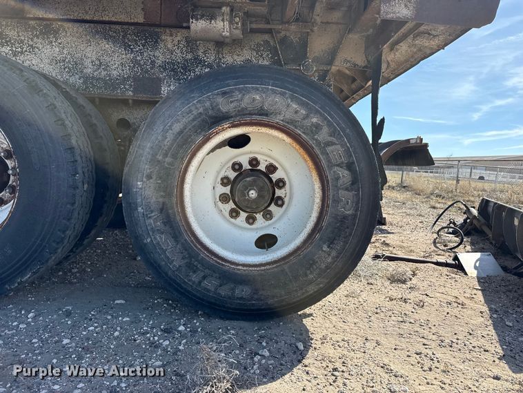 image for item DZ5275 1992 Montone end dump trailer