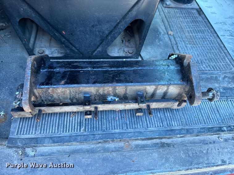 image for item DZ5279 1990 International 4600 oil distributor truck