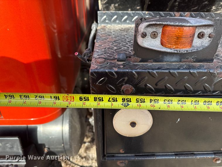 image for item DZ5279 1990 International 4600 oil distributor truck