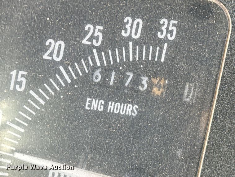 image for item DZ5279 1990 International 4600 oil distributor truck