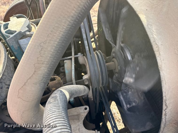 image for item DZ5279 1990 International 4600 oil distributor truck