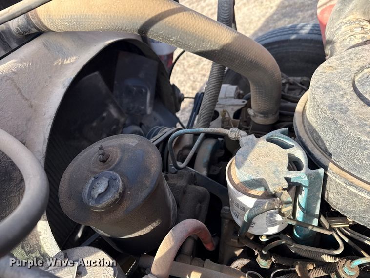 image for item DZ5279 1990 International 4600 oil distributor truck