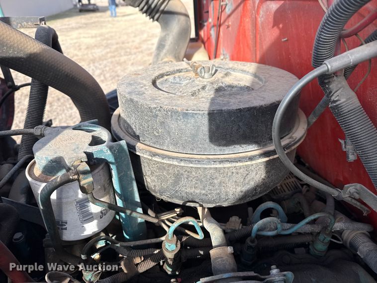 image for item DZ5279 1990 International 4600 oil distributor truck