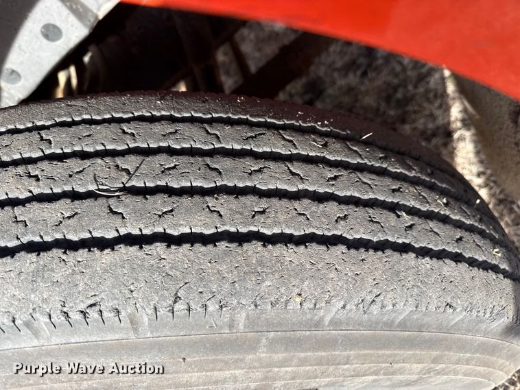 image for item DZ5279 1990 International 4600 oil distributor truck