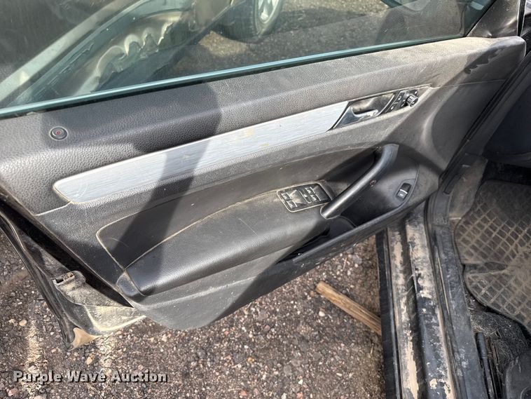 image for item DZ5298 2013 Volkswagen Passat 