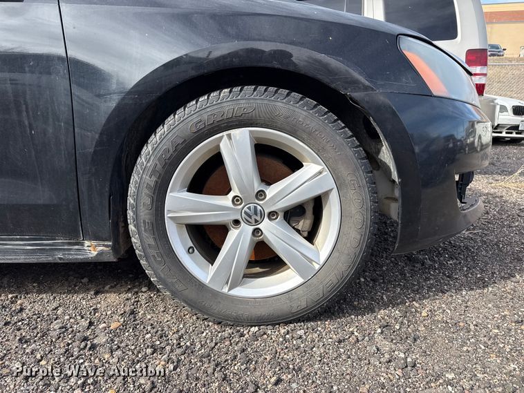 image for item DZ5298 2013 Volkswagen Passat 