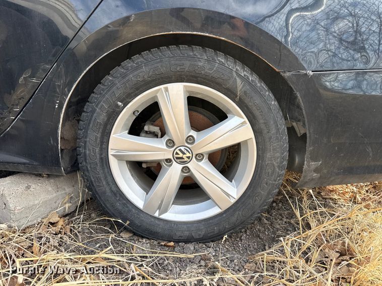 image for item DZ5298 2013 Volkswagen Passat 