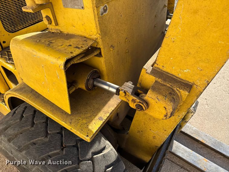 image for item DZ5316 Allis Chalmers FPL40-24-2PS forklift