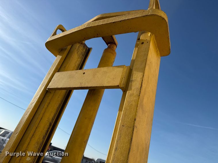 image for item DZ5316 Allis Chalmers FPL40-24-2PS forklift