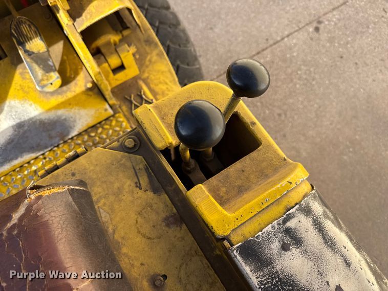 image for item DZ5316 Allis Chalmers FPL40-24-2PS forklift