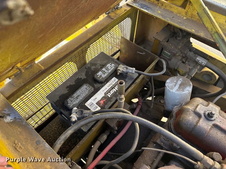 image for item DZ5316 Allis Chalmers FPL40-24-2PS forklift