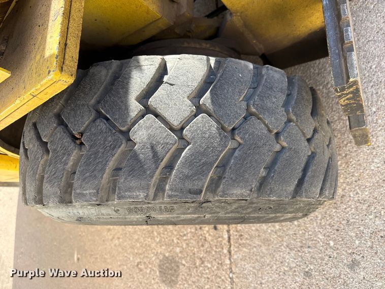 image for item DZ5316 Allis Chalmers FPL40-24-2PS forklift