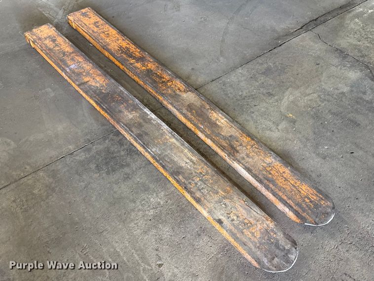 image for item DZ5316 Allis Chalmers FPL40-24-2PS forklift