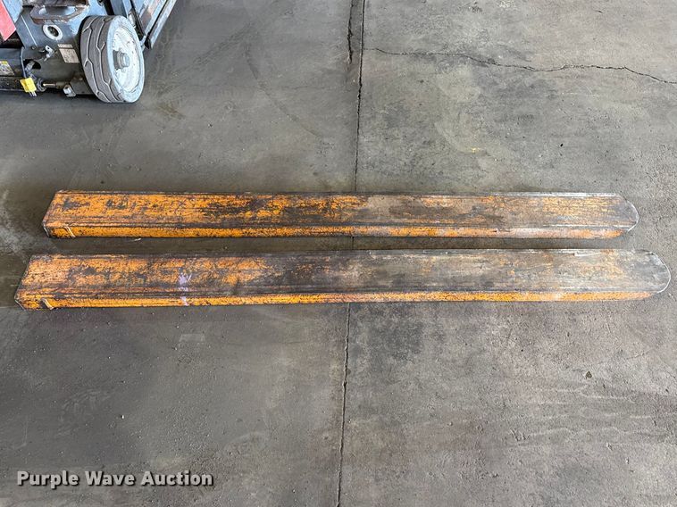 image for item DZ5316 Allis Chalmers FPL40-24-2PS forklift