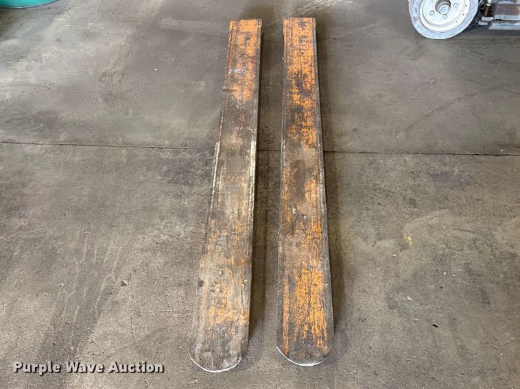 image for item DZ5316 Allis Chalmers FPL40-24-2PS forklift