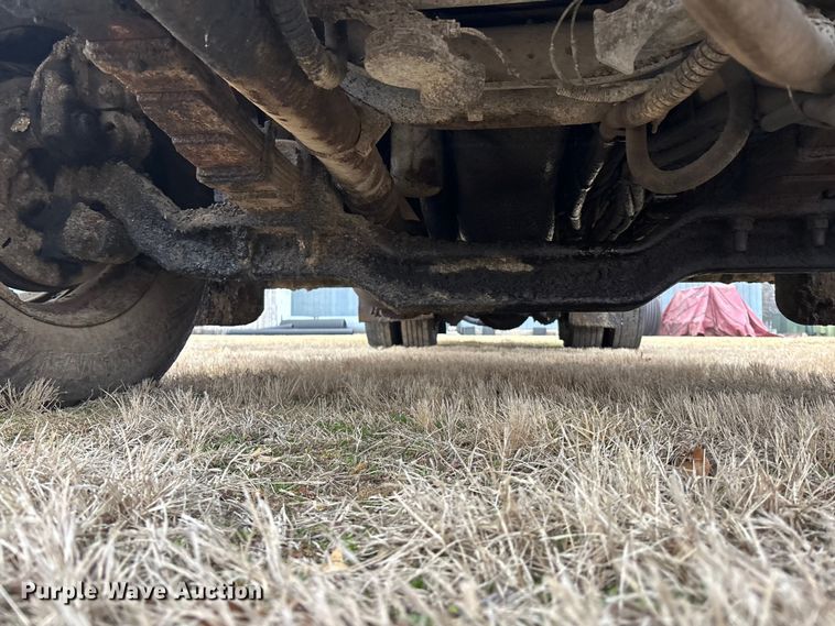 image for item EA4496 1996 International 4900 oil distributor truck