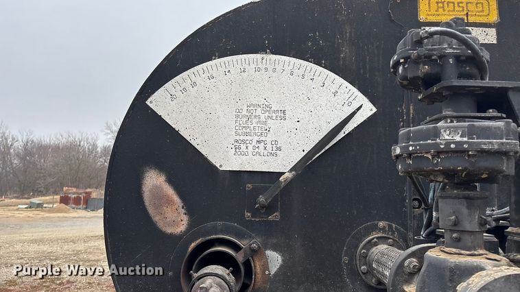 image for item EA4496 1996 International 4900 oil distributor truck