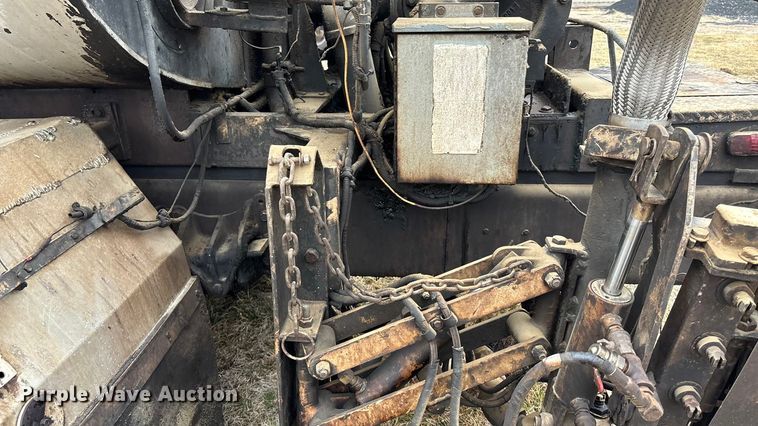 image for item EA4496 1996 International 4900 oil distributor truck