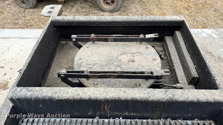 image for item EA4496 1996 International 4900 oil distributor truck