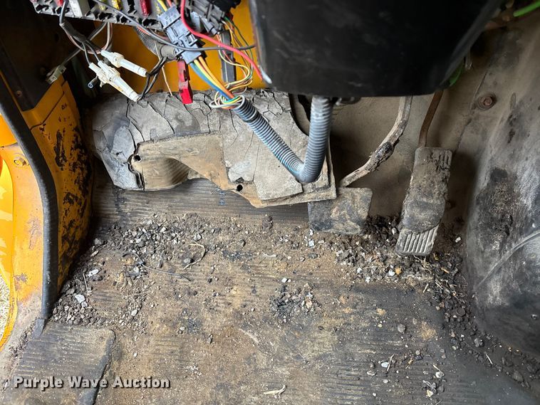 image for item EA4496 1996 International 4900 oil distributor truck