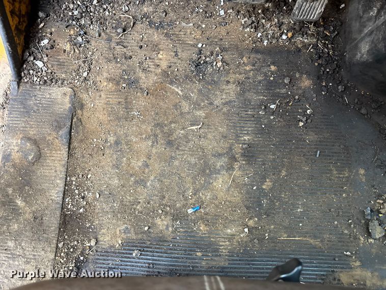 image for item EA4496 1996 International 4900 oil distributor truck