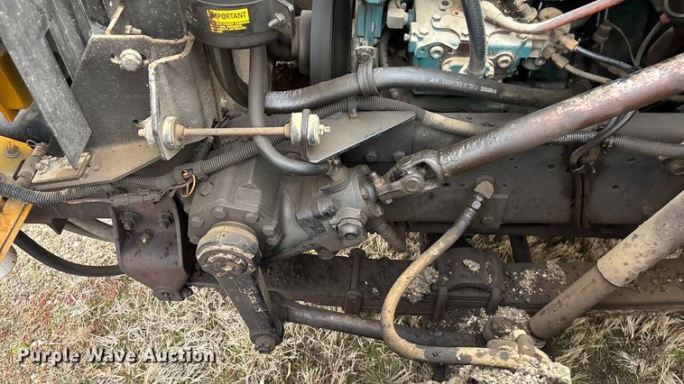 image for item EA4496 1996 International 4900 oil distributor truck