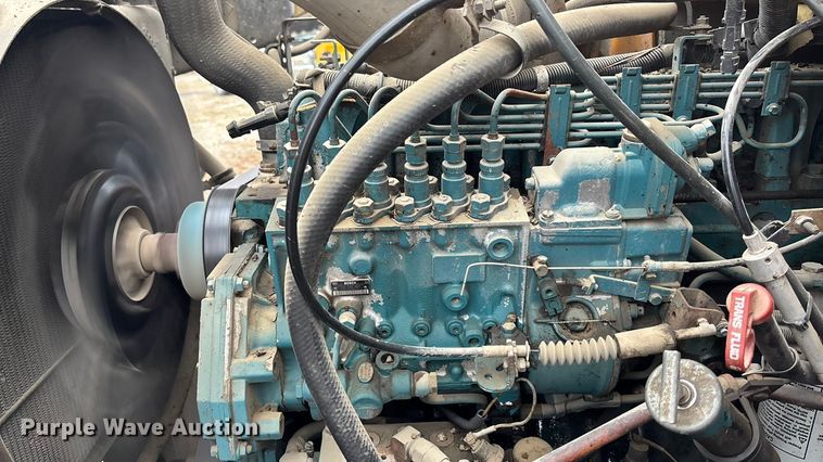 image for item EA4496 1996 International 4900 oil distributor truck