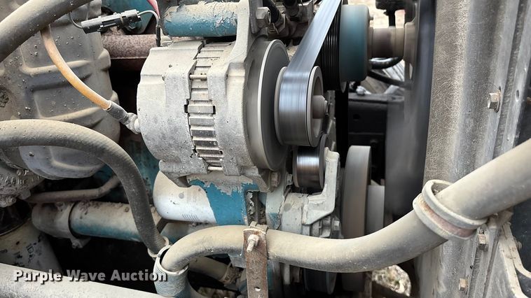 image for item EA4496 1996 International 4900 oil distributor truck