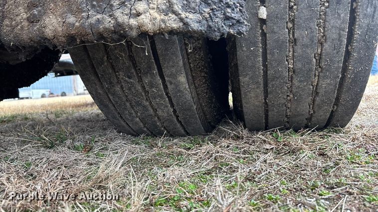 image for item EA4496 1996 International 4900 oil distributor truck