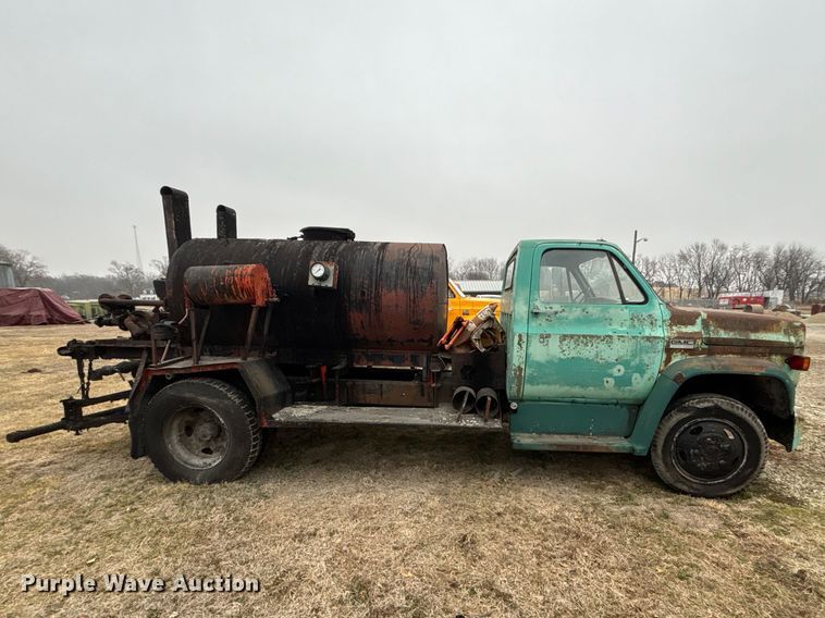 image for item EA4498 1974 GMC 6000 oil distributor truck