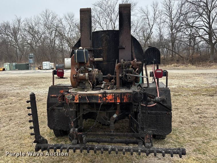 image for item EA4498 1974 GMC 6000 oil distributor truck