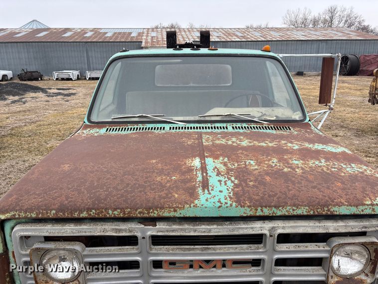 image for item EA4498 1974 GMC 6000 oil distributor truck