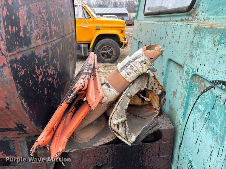 image for item EA4498 1974 GMC 6000 oil distributor truck