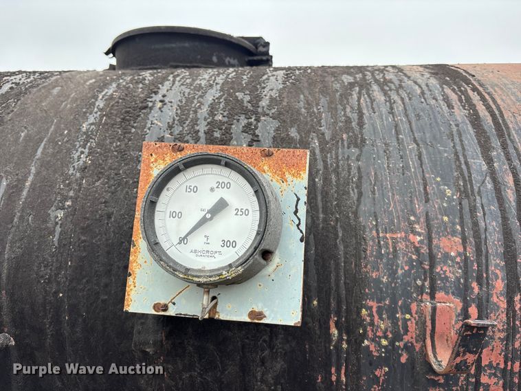 image for item EA4498 1974 GMC 6000 oil distributor truck