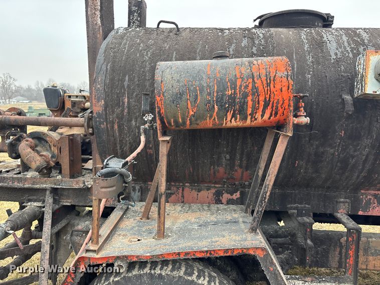 image for item EA4498 1974 GMC 6000 oil distributor truck