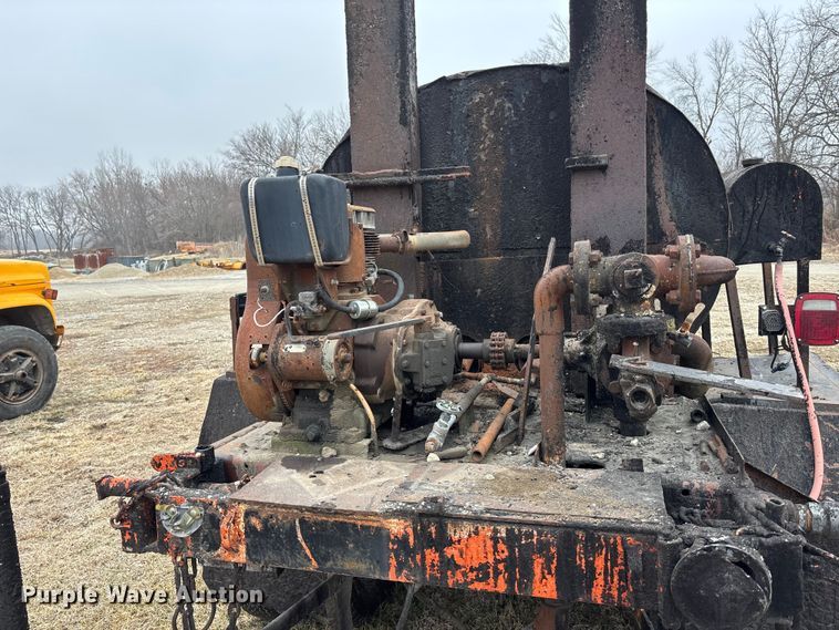 image for item EA4498 1974 GMC 6000 oil distributor truck