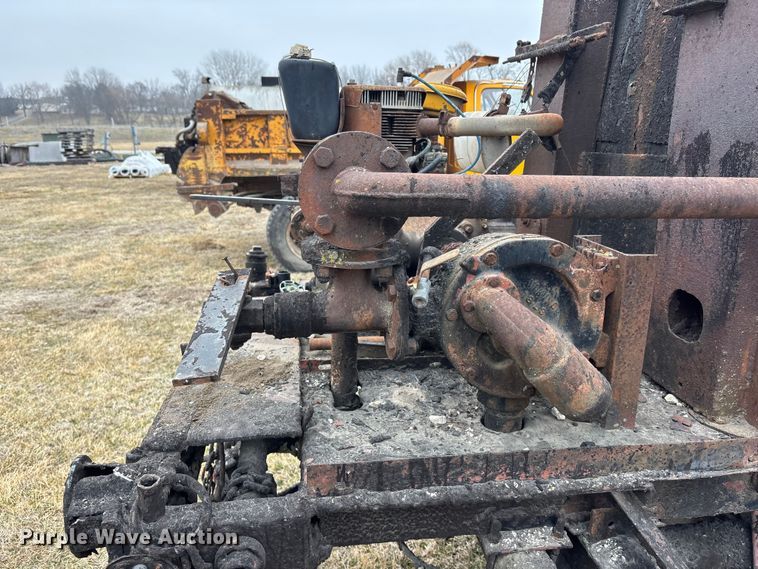 image for item EA4498 1974 GMC 6000 oil distributor truck