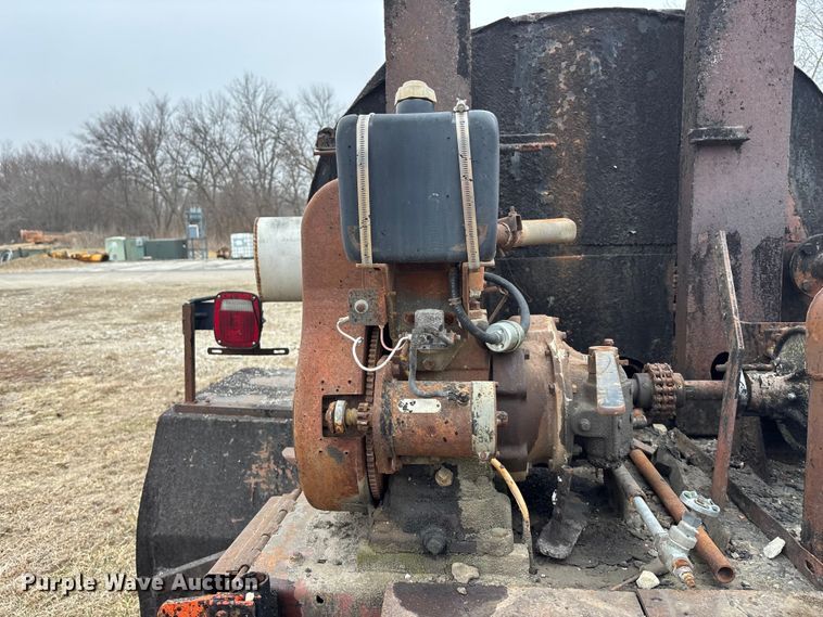 image for item EA4498 1974 GMC 6000 oil distributor truck