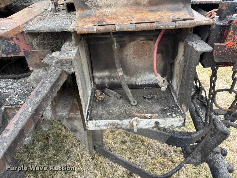 image for item EA4498 1974 GMC 6000 oil distributor truck