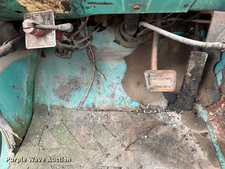 image for item EA4498 1974 GMC 6000 oil distributor truck