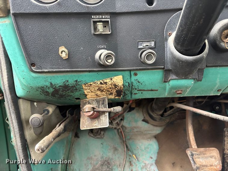 image for item EA4498 1974 GMC 6000 oil distributor truck